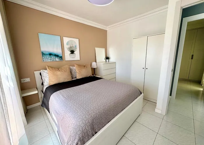 Casa En Nerja Con Gran Terraza, Muy Luminosa Y En Tranquila Urbanizacion