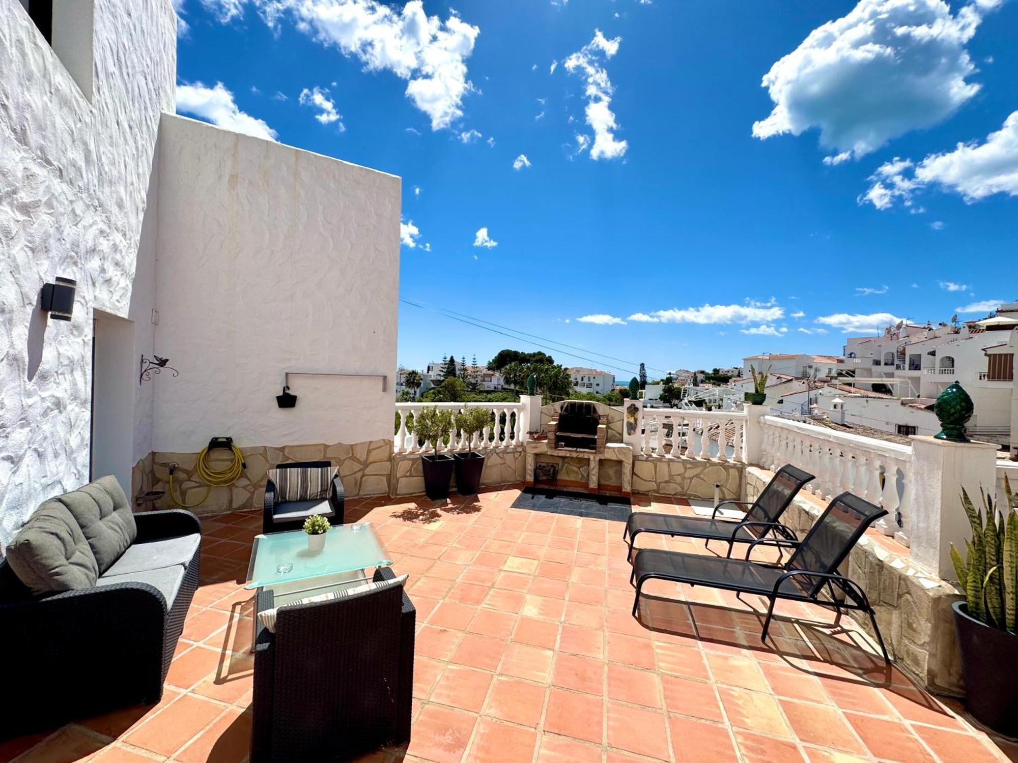 Casa Con Gran Terraza, Muy Luminosa Y En Tranquila Zona Residencial Сasa de vacaciones *